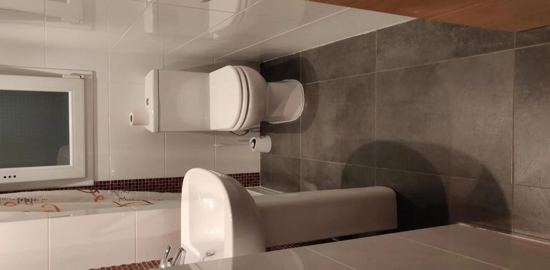 Amplio Apartamento Cerca De Fira Y Del Centro L'Hospitalet de Llobregat